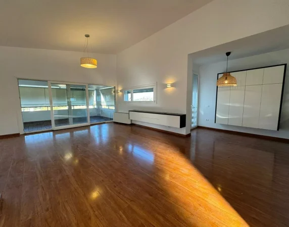 Jepet me Qera Vile tek Long Hill Residence