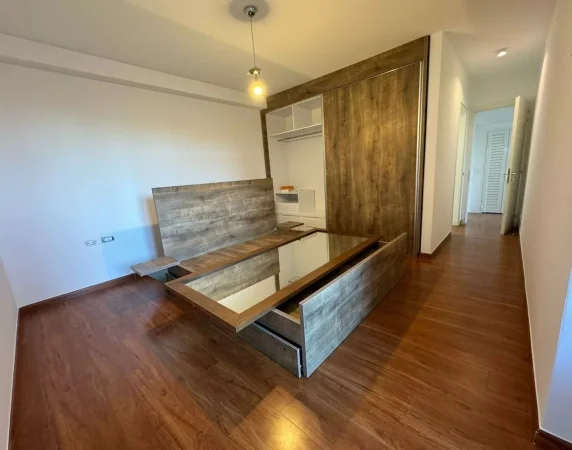 Jepet me Qera Vile tek Long Hill Residence