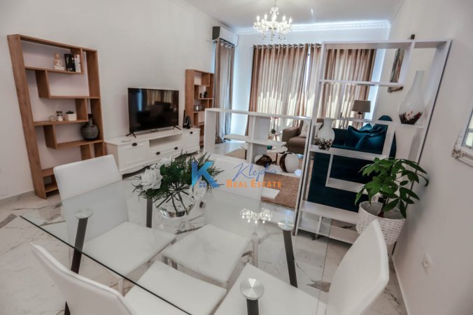 Tirane, jap me qera apartament 1+1+BLK Kati 6, 78 m² 730 Euro (Kompleksi Square 21)
