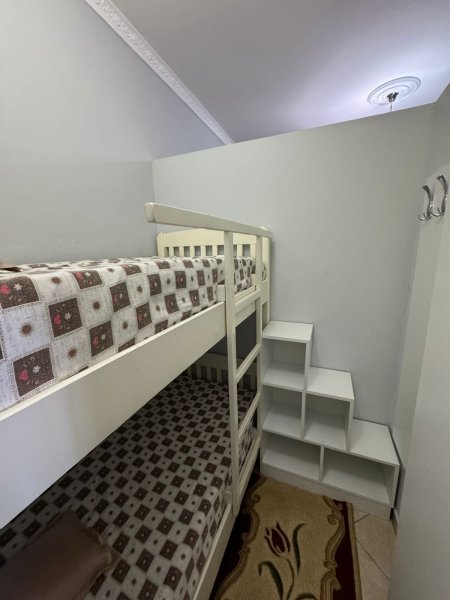 Apartament 1+1(i adoptuar ne 2+1) Rruga e Kavajes , prane qendres Globe  450 mije leke