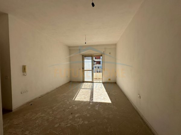 Shitet, Apartament 1+1, Kodra Diellit, Tiranë. 99000 EURO