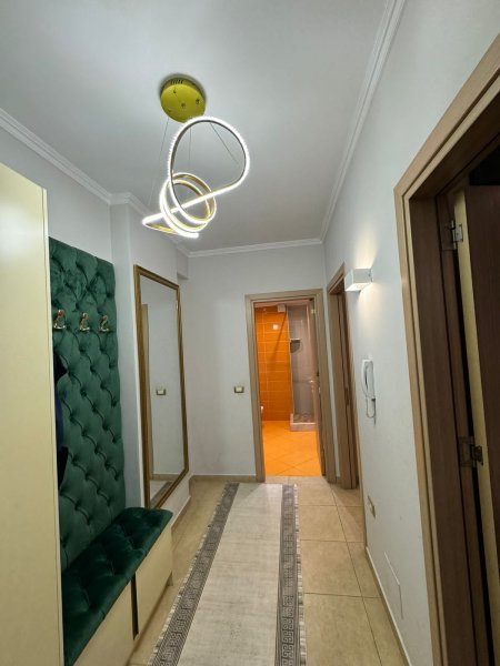 Jepet me qera apartament 1+1 Rruga 5 maj , te qendra concord 420 euro