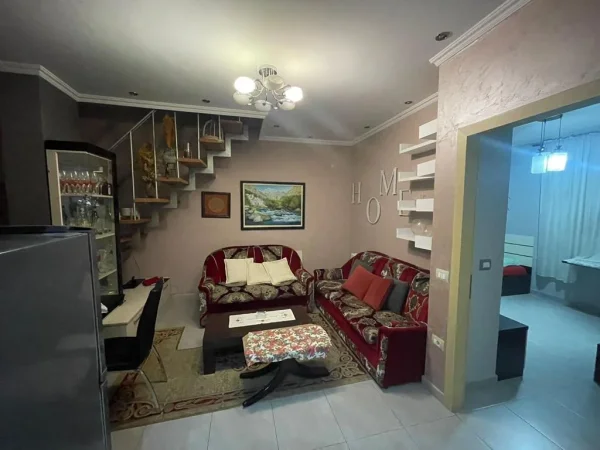 Jepet me qera Apartamenti 2+1 550 euro , Vasil Shanto prane Keshit.