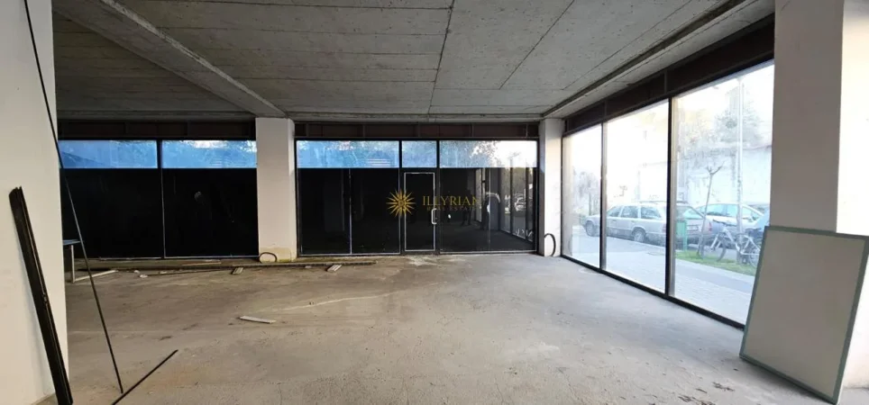 AMBJENT BIZNESI ME QERA, QENDËR