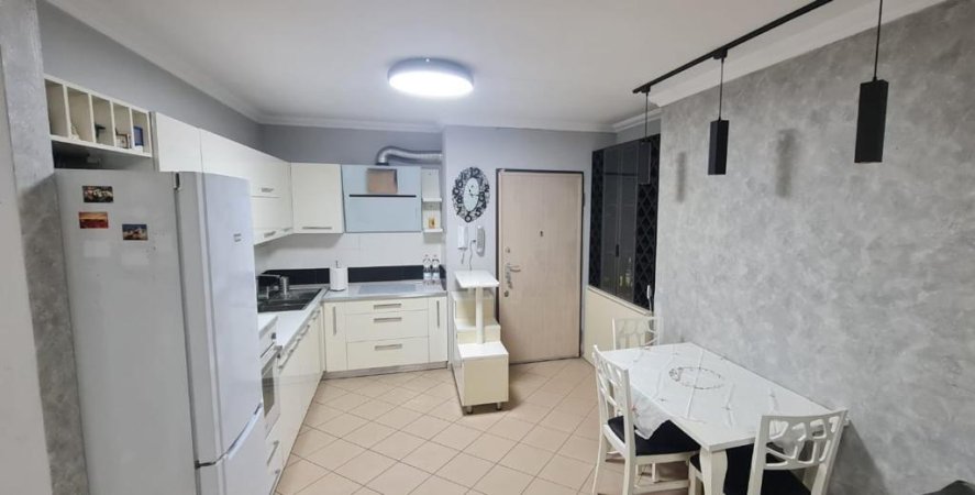 Apartament 2+1 per qera tek Kompleksi Kontakt 21 Dhjetori!!!! 700euro/muaj