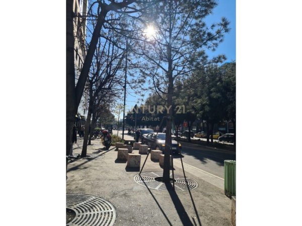 BULEVARDI ZOGU I PARE, JEPET ME QIRA APARTAMENT 2+1!