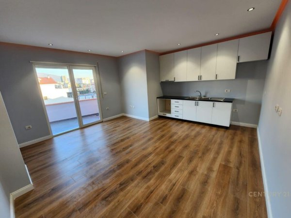 SHITET APARTAMENT 2+1+VERANDE MBRAPA INXHINIERISE SE NDERTIMIT!