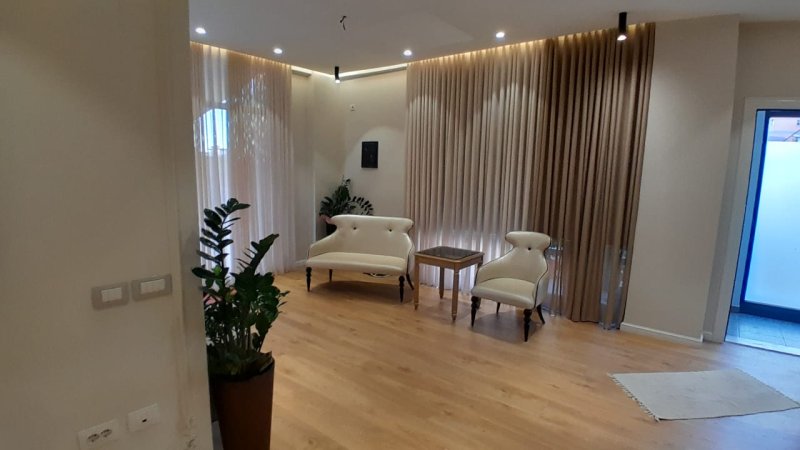 Tirane, Apartament me Qira 3+1+BALLKON + PARKIM  (Komuna e Parisit )