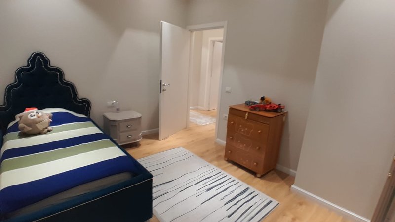 Tirane, Apartament me Qira 3+1+BALLKON + PARKIM  (Komuna e Parisit )