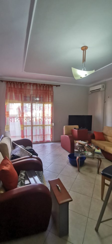 Apartament me Qera 2+1