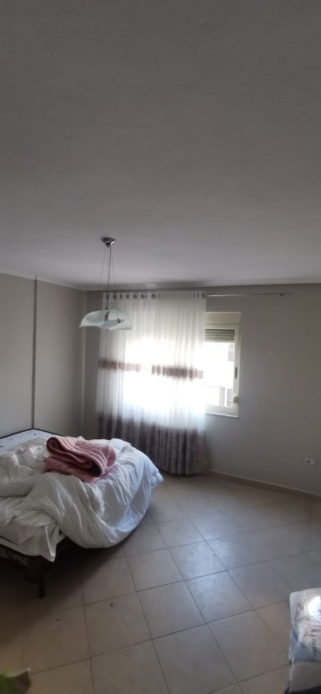 Apartament me Qera 2+1