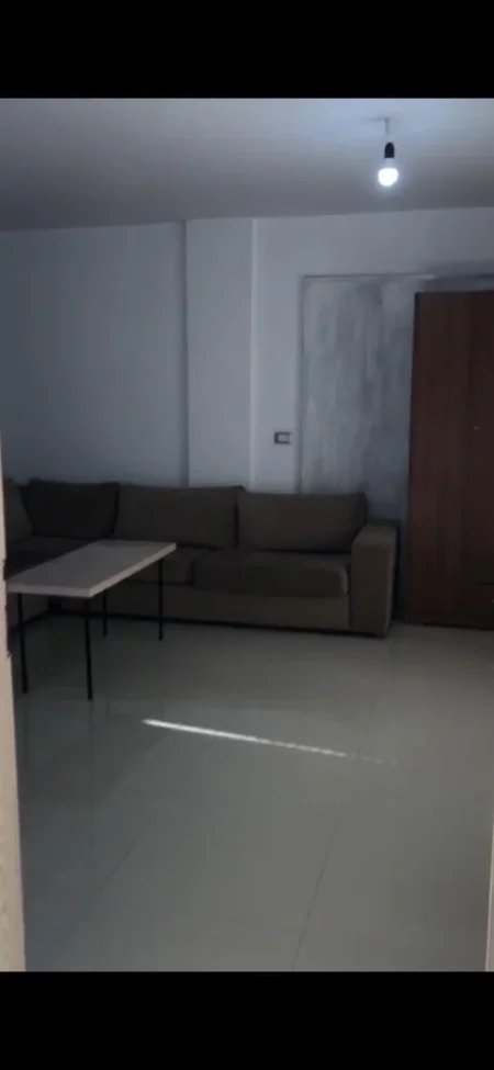 Apartament 1+1 me qera  ( Rruga 5 maji ) 280 euro