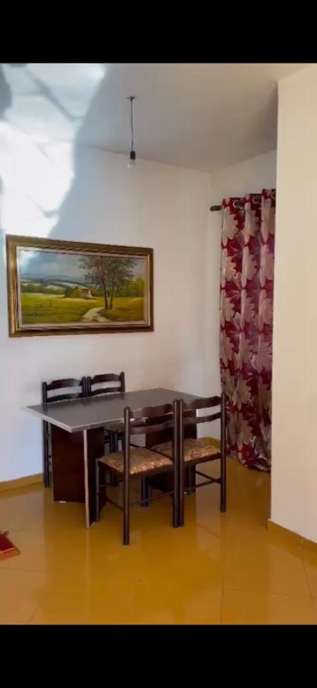 Apartament 1+1 me qera  ( 21 Dhjetori ) 40.000 ALL