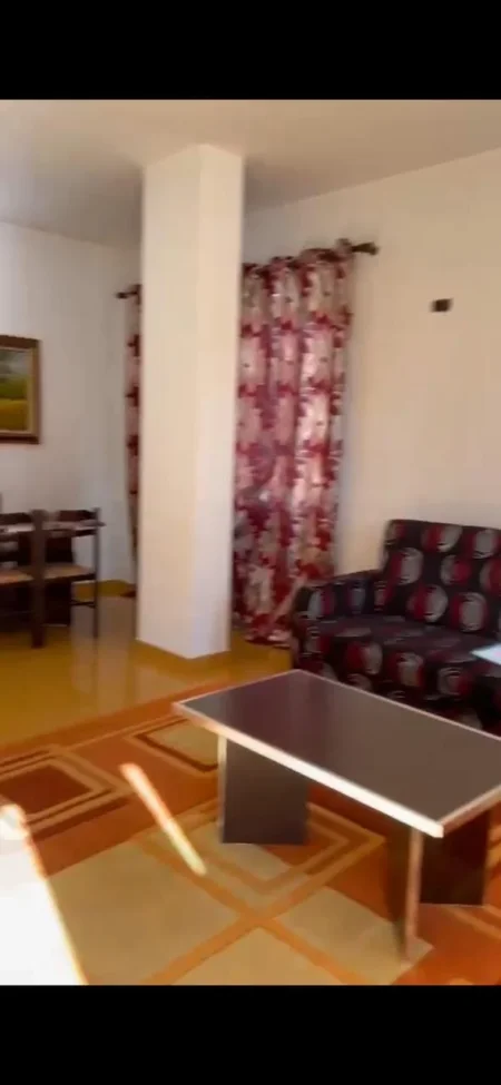 Apartament 1+1 me qera  ( 21 Dhjetori ) 40.000 ALL