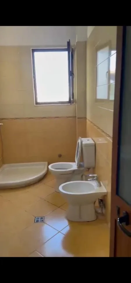 Apartament 1+1 me qera  ( 21 Dhjetori ) 40.000 ALL