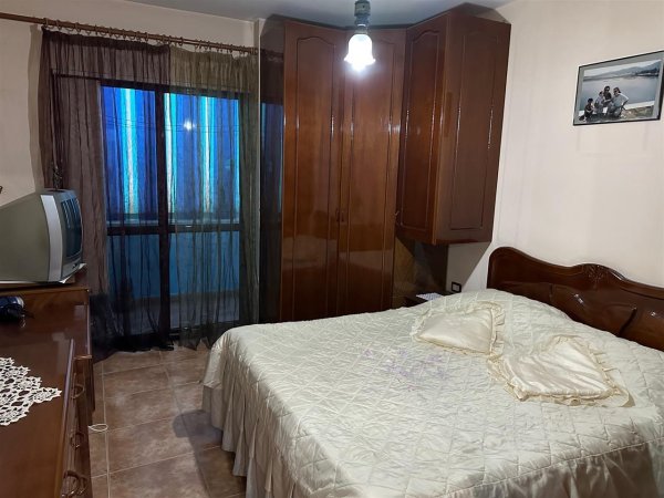 Shitet Apartament 3+1 Ish Blloku Prane Pallateve Agimi[ID P037]