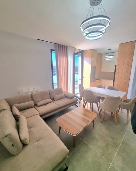 Apartament me garazhd ne shitje!