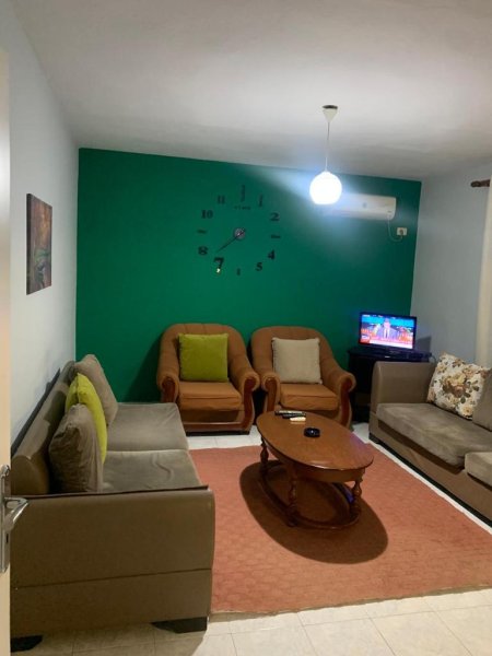 Jepet me qera apartament 1+1 prane spitalit nene tereza.