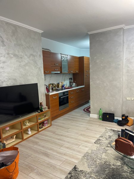 Apartament me qera1+1 (Rruga Kosovarve) 700 euro