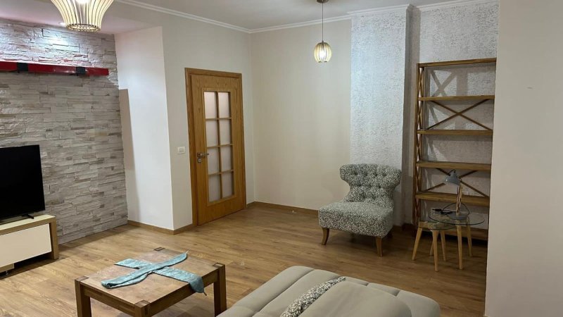 Apartament 2+1 me qera - Pallati me Shigjeta 550 euro