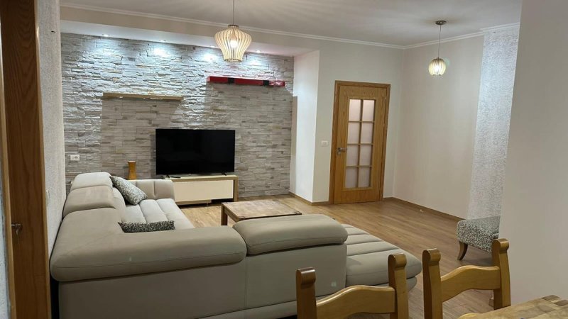 Apartament 2+1 me qera - Pallati me Shigjeta 550 euro