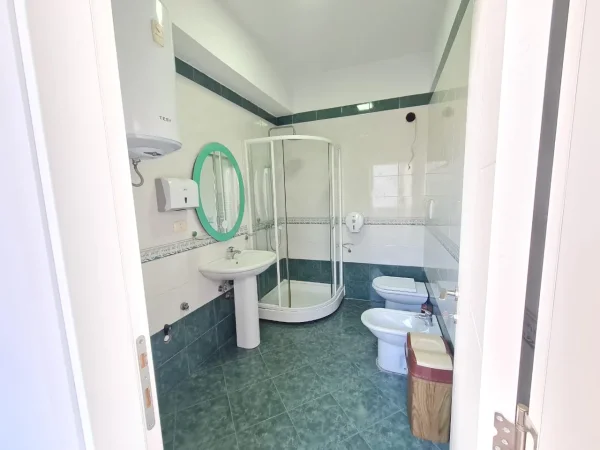 Tirane, Ambient biznesi #meQira (Prane me Ciocolatini ne Bllok)