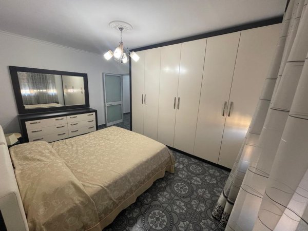 Shitet Apartament 1+1 Ne Kombinat[ID PE14]