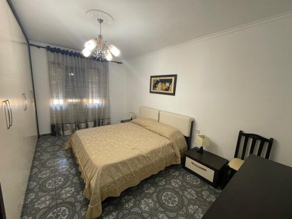 Shitet Apartament 1+1 Ne Kombinat[ID PE14]