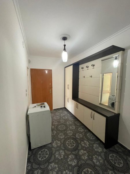 Shitet Apartament 1+1 Ne Kombinat[ID PE14]