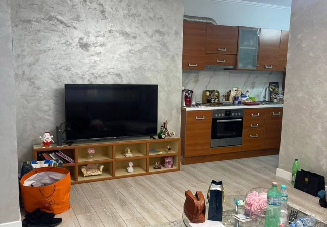 Jepet me qera apartament 1+1, Rruga "Kosovarve"