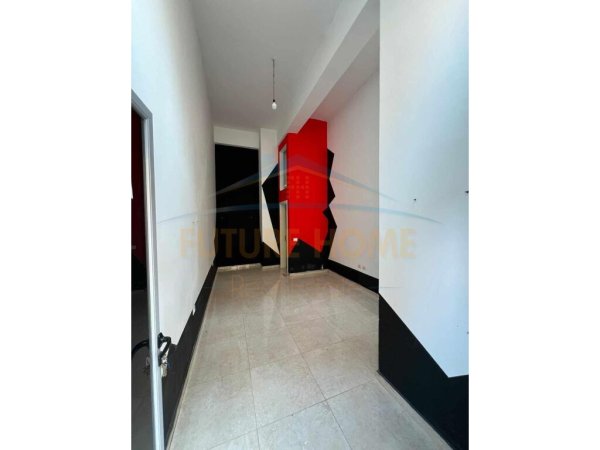 Shitet, Apartament 2+1+Post Parkimi , Unaza e Re.UNA37508