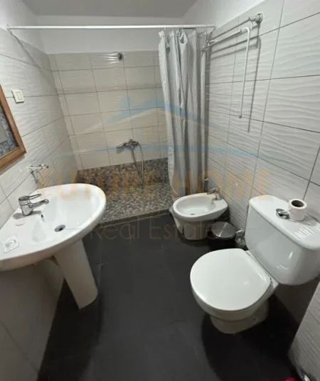 Qera, Garsoniere, Qender Tirane.