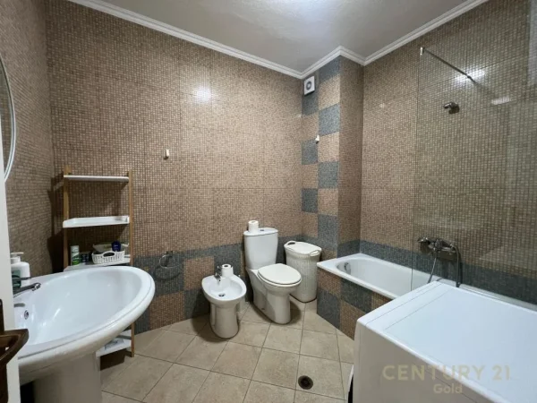 JAPIM ME QERA APARTAMENT 2+1+2 TEK AMBASADA GJERMANE !