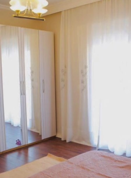 •Jepet me qera Apartament 3+1 Kompleksi Dinamo