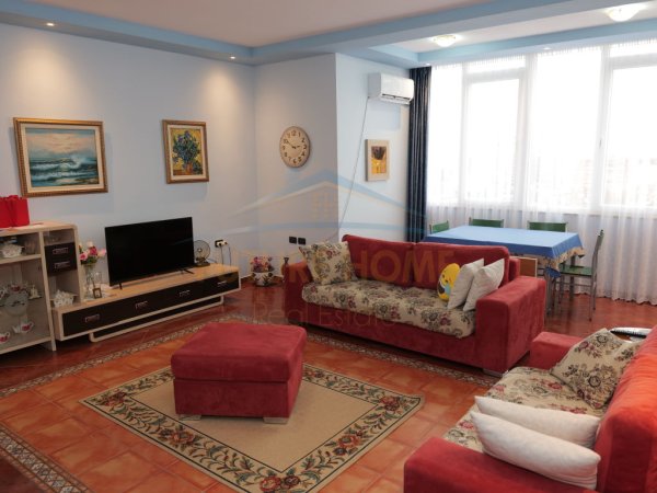 Shitet, Apartament 2+1,Rruga Fortuzi, Tiranë. 200000 EURO