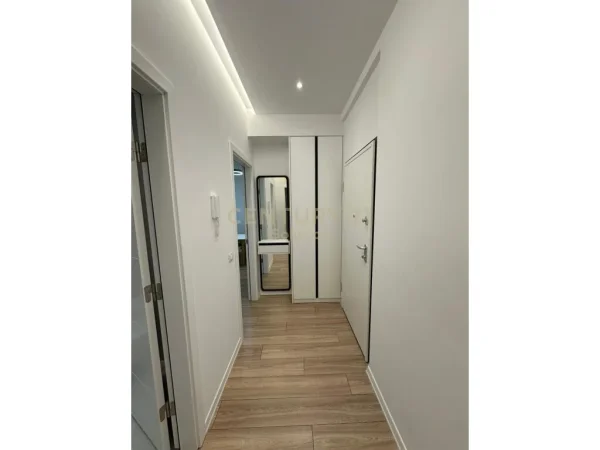 RRUGA 5 MAJI, JEPET ME QIRA APARTAMENT 1+1!!