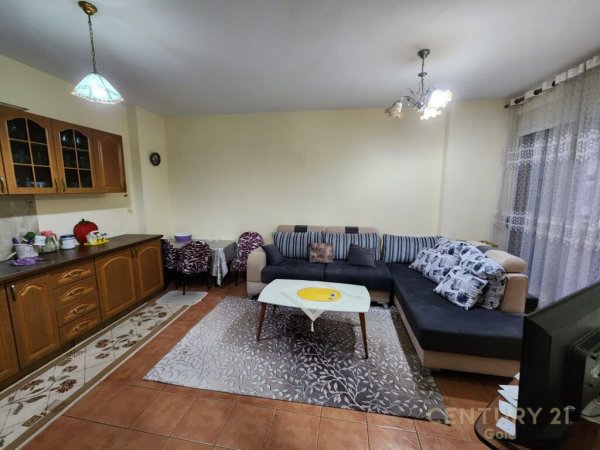 Shitet apartament 1+1 ne Astir