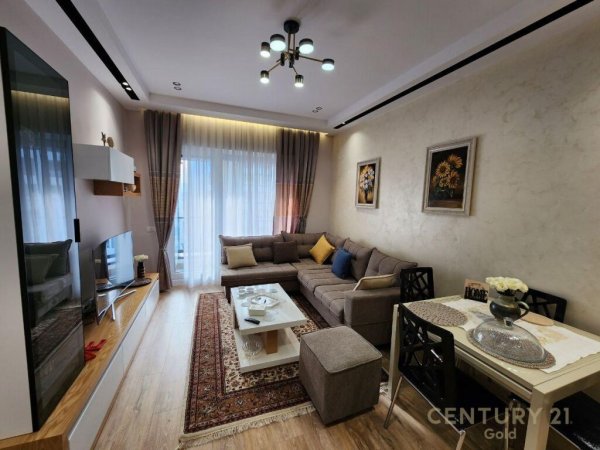 APARTAMENT LUKSOZ PER QIRA NE KOMPLEKSIN MAGNET! 550€