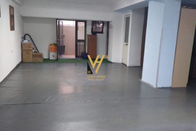 Tirane, jepet me qera dyqan Kati 0, 67 m² 450 Euro (21 DHJETORI)