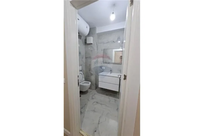 Jepet me qira app (1+1), Mine Peza