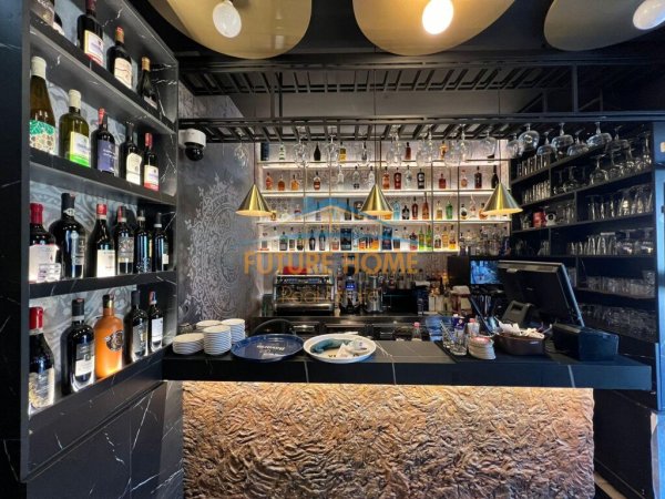 Biznes Bar Lounge ne shitje prane Harry Fultz