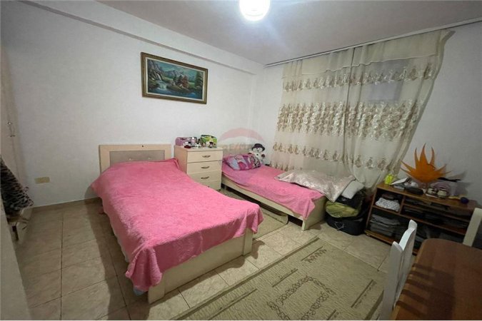 Jepet apartament 2+1 ne shitje