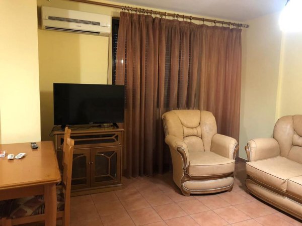 Apartament 1+1 e mobiluar 500 euro