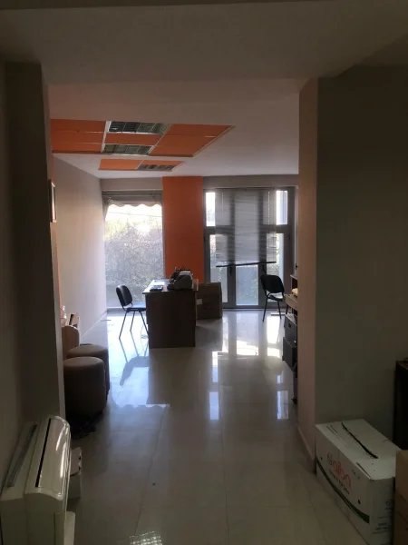 Ambjent me qera tek sheshi Avni Rustemi 600 euro