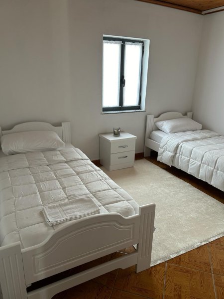 Apartament me qera 3+1 (Spitali Nene Tereza ) 600 euro