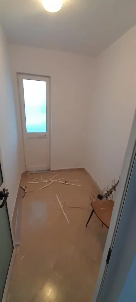 Ambjent per zyra me qera - Pazari i Ri 45.000 ALL