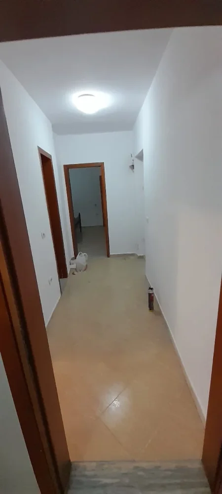 Ambjent per zyra me qera - Pazari i Ri 45.000 ALL