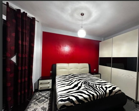 Apartament me Qera  3+1 ( Bulevardi Ri) 650 euro