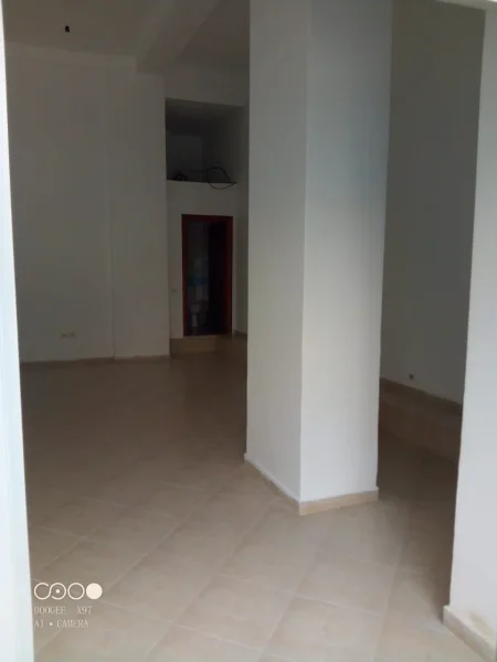 Dyqan me qera - astir 250 euro