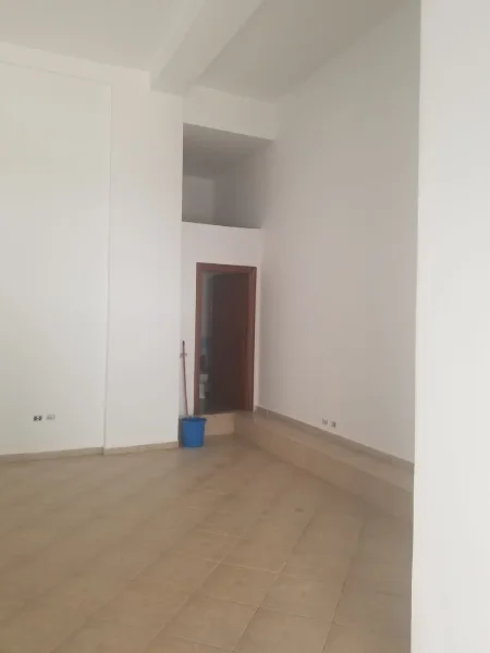 Dyqan me qera - astir 250 euro